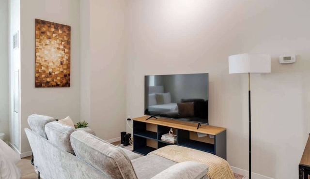 Luxe Studio with Rooftop Pool in Cincinnati