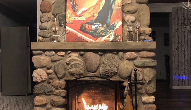 Luxurious Vacation Cottage - Minutes From Ski Resorts And Steps From The Lake!