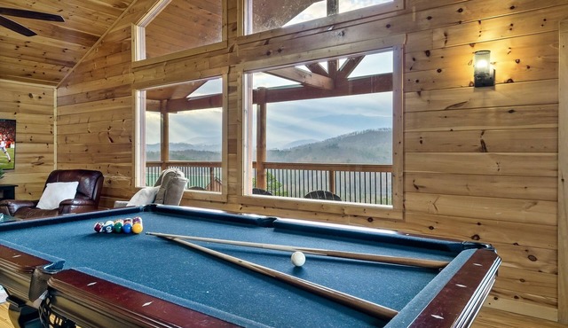 Luxury 3-Bed Cabin- Majestic Smoky Mtn Views- Sleeps 12- Hot Tub + Game Room