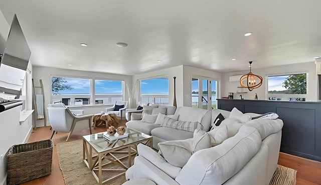 Luxury Bayfront Retreat Kayaks + Lambeau Nearby