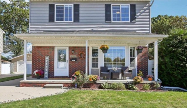Luxury Dream Home With 65'TV, Gym,Massage Chair,BBQ Grill,Deck,Fenced Backyard