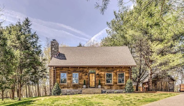 Luxury Lakefront Cabin