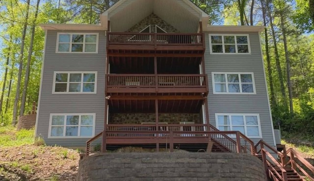 Luxury Lakefront 9 Bedroom 8 bathroom with 2-Story Dock & Arcade Room Sleeps 28