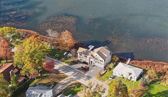Luxury lakefront escape near Gun Lake