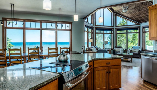 Luxury lakefront home - 6 BRs, kids, pets, EVs, elevator - family celebrations