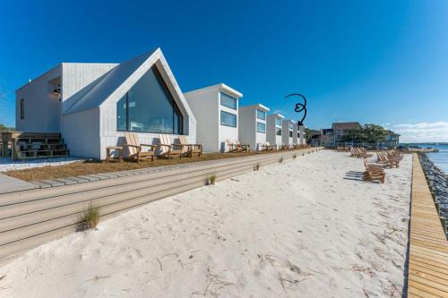 Luxury Waterfront Cabin 6