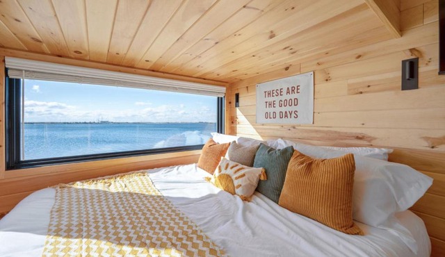 Luxury Waterfront Cabin 4