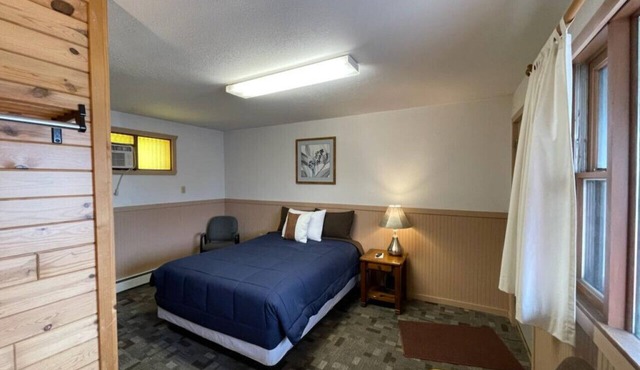Lyons in Onaway - 1 Queen Bed - Room 12 - Sleeps 2