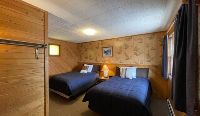 Lyons in Onaway - 2 Full Beds - Room 2 - Sleeps 4