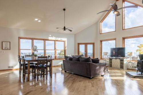 Mackinac Island Cabin Steps to Ferry Sleeps 12