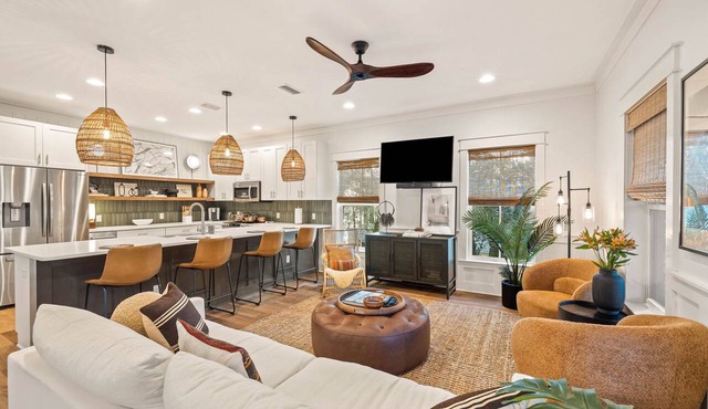 Magnolia Cottage with Pool & Golf Cart