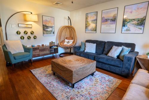 Main Retreat with King Bed in Master and has Garage in Springfield