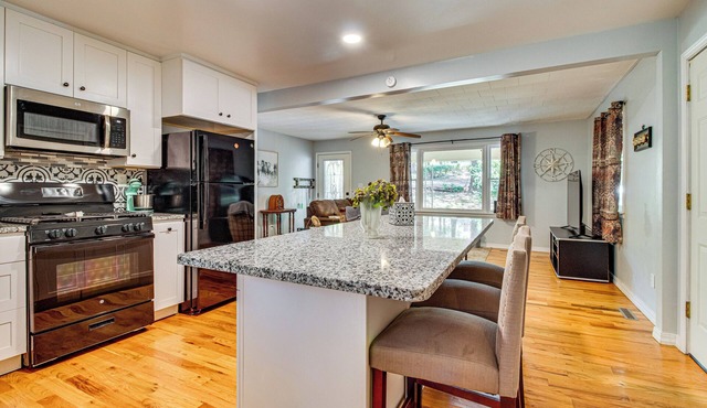 Mammoth Spring River Retreat: Family Gem, Big Yard in Mammoth Spring