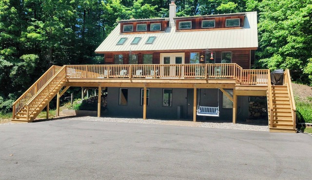 Maple Lodge-Heart of Leelanau County