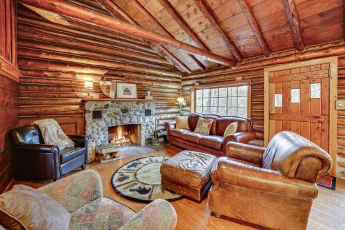 Michigan Log Cabin w/Pere Marquette River Views