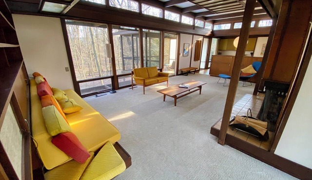 Mid-century 3-bedroom in Kalamazoo