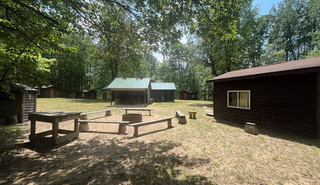Mini Cabin Paradise -15 individual cabins with Access to Private Lake