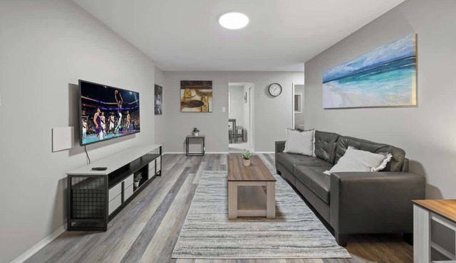 Modern 2BD Apartment Near Royal Oak in Hazel Park