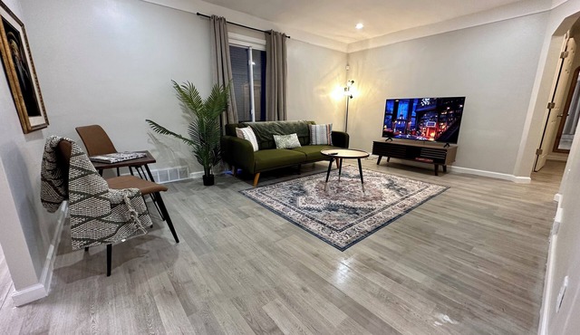 Modern 3-bedroom house with WiFi and AC in North Rosedale Park