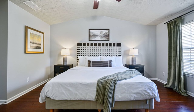 Modern 3BR Townhome Near Downtown Woodstock