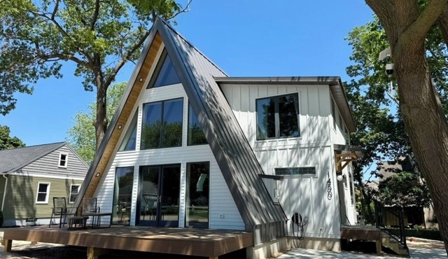 Modern A-frame situated only steps to beautiful Michigan and Muskegon beaches. in Muskegon