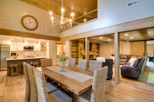 Modern Burkesville Home: 2 Mi to Dale Hollow Lake!