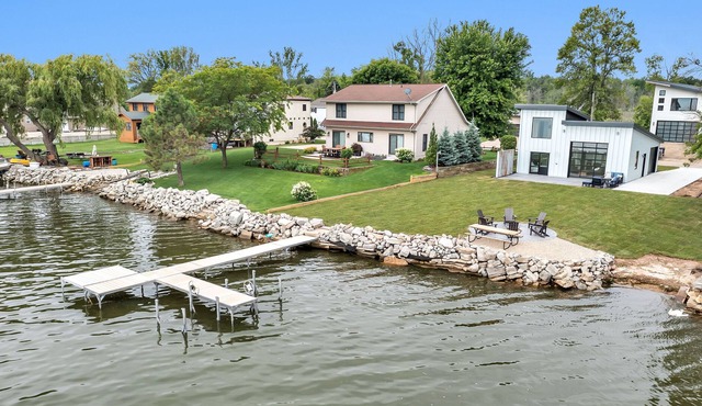 Modern Lakefront Cottage Minutes From Green Bay! in Suamico
