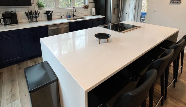 Modern luxe home minutes to downtown Chattanooga with Private hot tub
