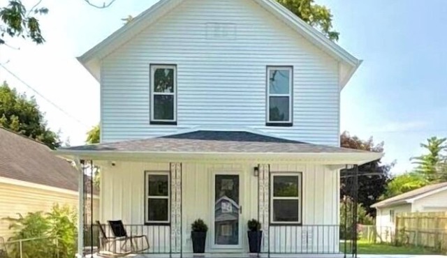 Modern Monroe Farmhouse 3bd/1bth sleeps 7 in Monroe