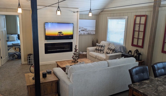 Modern Rustic Cabin, near private beach!