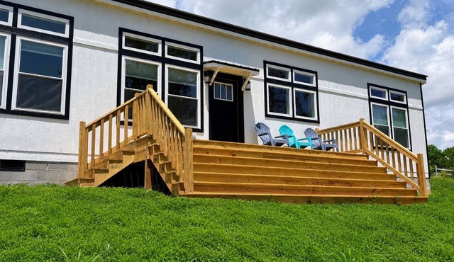 Modern Serene New Cabin in East TN. Near Cherokee Lake and 1 hr to Pigeon Forge