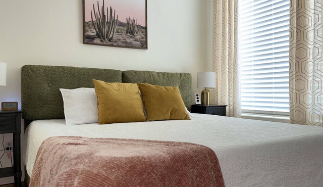 Modern Townhome by Riverwalk | Walkable & Stylish
