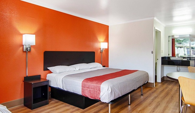 Motel 6 Bay Minette, AL