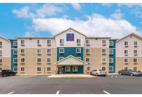 Motel 6 Suites Birmingham Pelham, AL