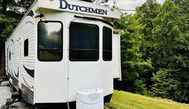 Mountain Dreams, up to date camper with WiFi & fireplace