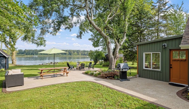 Murray Lake Waterfront Retreat w/Dock, Patio & Fire Pit