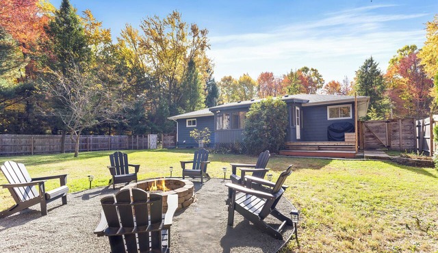 Near Cherry Beach, New Hot Tub, Yard, Fire Pit, EV charger