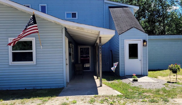 Near lakes/rivers, town, snowmobile trails and access to hunting and state land.