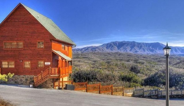 Nestled Inn: Breathtaking Mountain View - Brand New Hot Tub - Luxury Cabin
