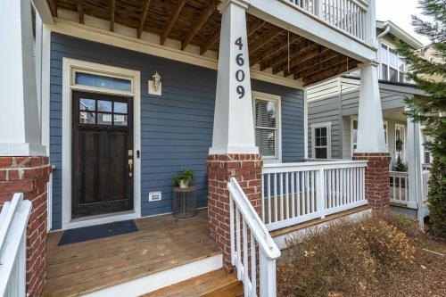 NEW 7 mins to Broadway Sleeps 8