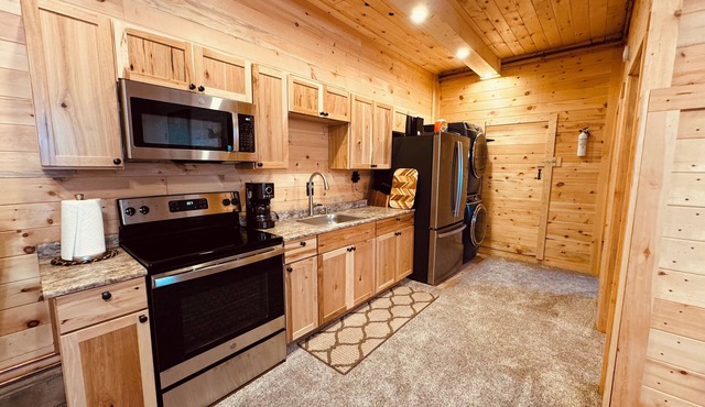 New Custom Designed Country Dwelling Close to Town