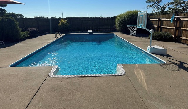 NEW: Kids Lifted PlayHouse! Pool, Hot Tub, SportCourt. Minutes From South Haven.
