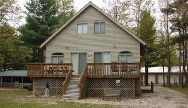 New Listing! Sleeps 15+. Spacious Cottage close to Silver Lake