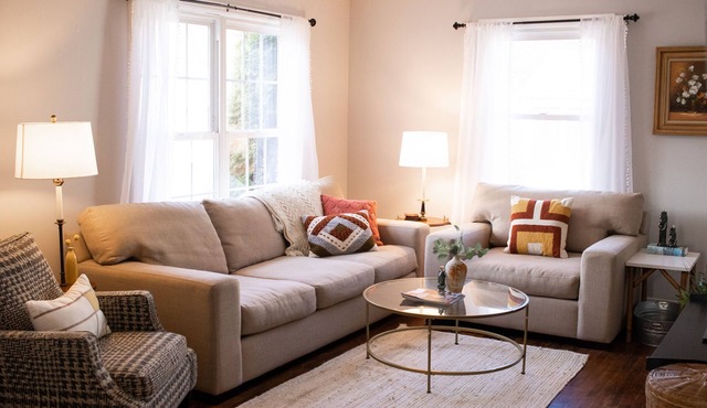 NEW! Perfect for Professionals, Family and Friends- Convenient To All of GR!