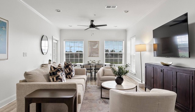 NEW Remodeled Condo Walk to Stadium