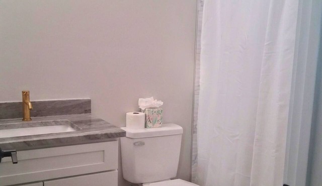 Newly Built 3-bedroom hotel with AC in charming Ocean Springs in Ocean Springs