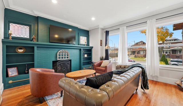 Newly renovated 2-bedroom apartment in quiet Historic Detroit neighborhood