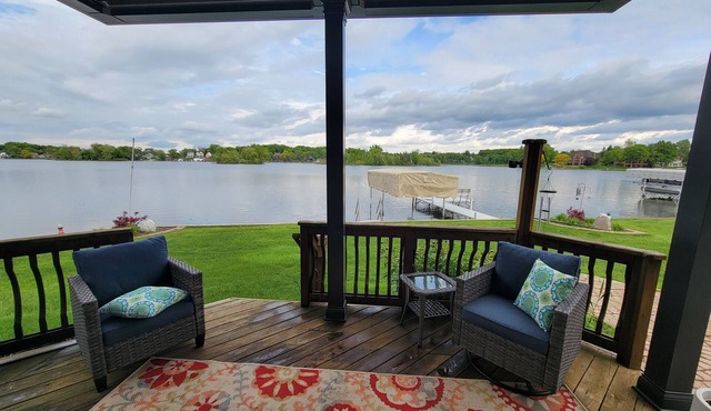 Newly renovated 3 bedroom lakefront home on all-sports Crooked Lake!