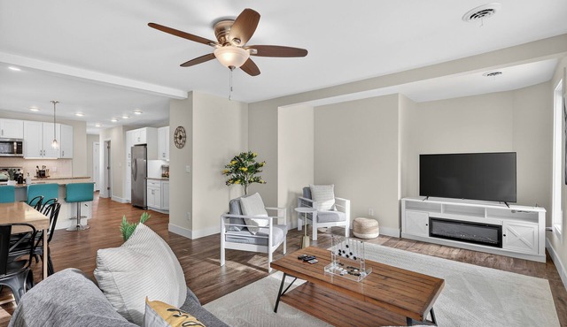 Newly Renovated/Dog Friendly/Sleeps 6