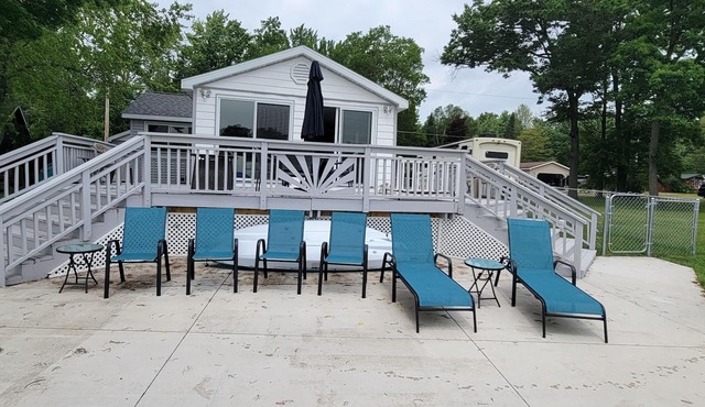Newly Renovated, Lakefront, Dog Friendly Cottage, Sand Lake, Harrison
